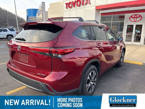 Used 2022 Toyota Highlander XLE image 4