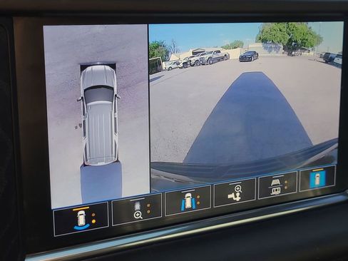 Used 2021 GMC Yukon XL Denali w/ Denali Premium Package image 15