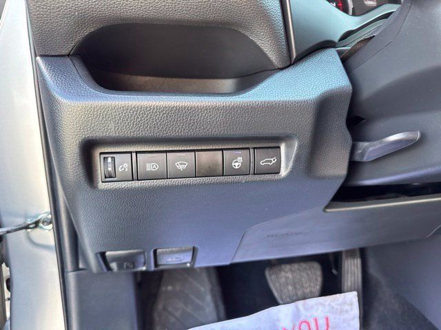 Used 2022 Toyota RAV4 XLE Premium AWD/4WD image 22