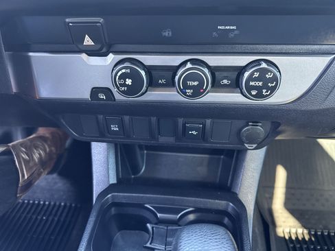 Used 2020 Toyota Tacoma SR w/ SR Convenience Package image 18