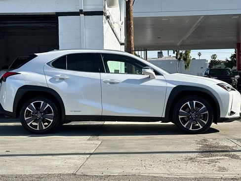 Used 2021 Lexus UX 250h w/ Accessory Package (Z2) image 3