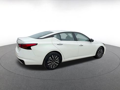 Used 2025 Nissan Altima 2.5 SV image 15