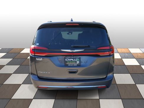 Used 2022 Chrysler Pacifica Touring-L image 5