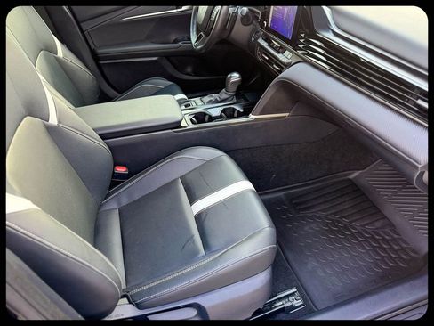 Used 2025 Toyota Camry SE image 12