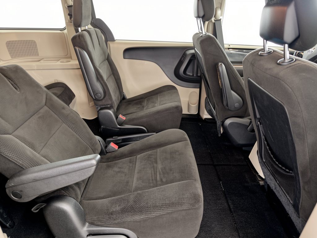 Used 2016 Dodge Grand Caravan SE FWD image 29