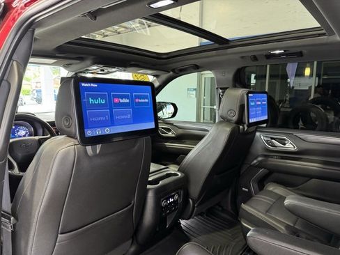 Used 2022 Chevrolet Suburban RST w/ Sport Performance Package image 11