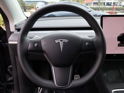 Used 2023 Tesla Model Y Long Range image 42