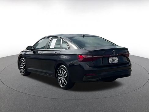 Used 2025 Volkswagen Jetta SE image 16