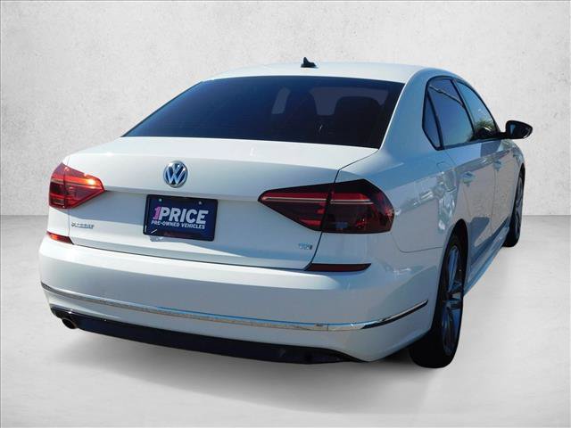 Used 2018 Volkswagen Passat 2.0T R-Line w/ R-Line Lighting Package FWD image 9