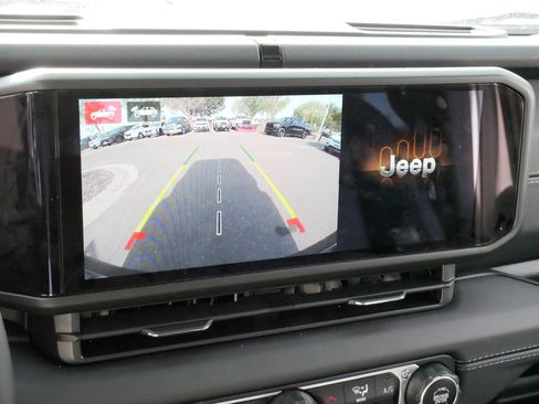 Used 2025 Jeep Wrangler Unlimited Sahara w/ Safety Group AWD/4WD image 29