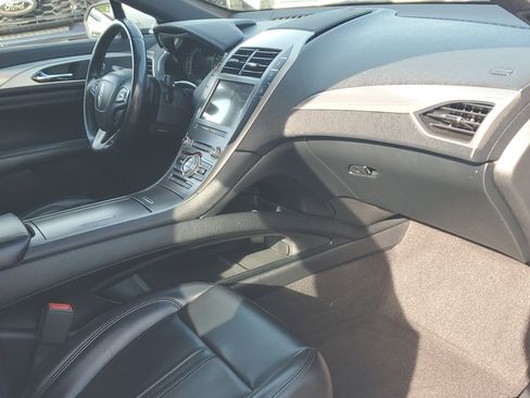 Used 2020 Lincoln MKZ image 16