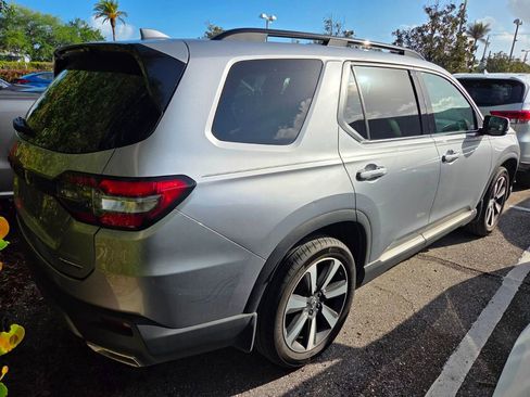 Used 2023 Honda Pilot Touring image 4