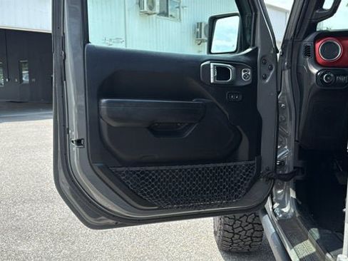 Used 2021 Jeep Wrangler Unlimited Rubicon w/ LED Lighting Group AWD/4WD image 12