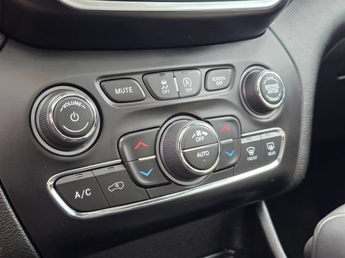 Used 2021 Jeep Cherokee Latitude Lux 80th Anniv w/ Quick Order Package 26U 80TH FWD image 26