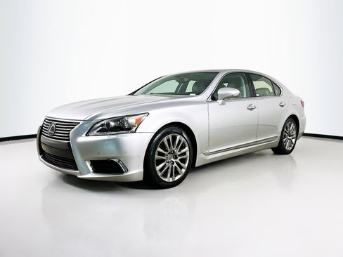 Used 2017 Lexus LS 460 w/ Comfort Package RWD image 3
