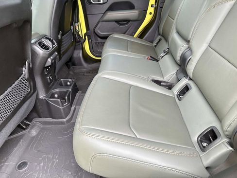 Used 2024 Jeep Gladiator Mojave w/ Technology Group image 20