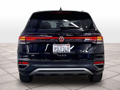Used 2025 Volkswagen Taos SE FWD image 8