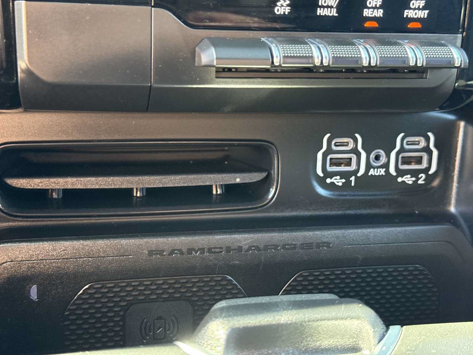 Used 2024 RAM 1500 Laramie AWD/4WD image 30