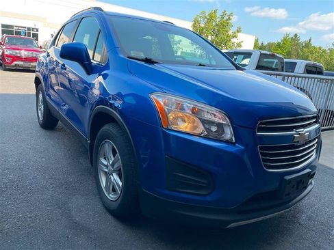 Used 2015 Chevrolet Trax LT w/ LT Sun and Sound Package FWD image 4