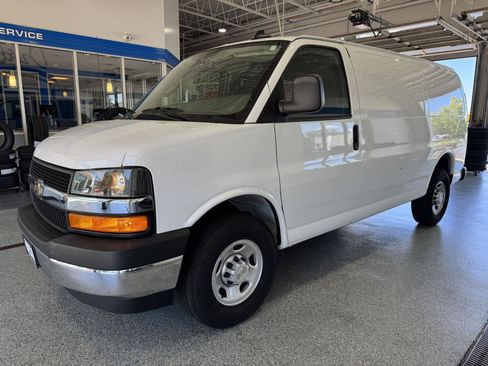 Used 2024 Chevrolet Express 2500 w/ Driver Convenience Package RWD image 4