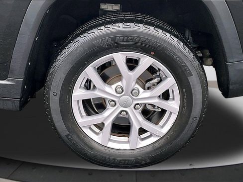 Certified 2022 Jeep Grand Cherokee Limited image 37