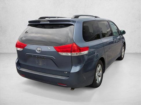 Used 2014 Toyota Sienna LE FWD image 3