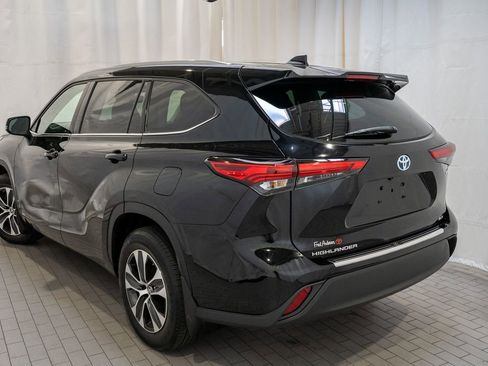 Used 2022 Toyota Highlander XLE image 4