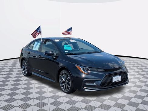 Used 2021 Toyota Corolla SE w/ SE Premium Package FWD image 2