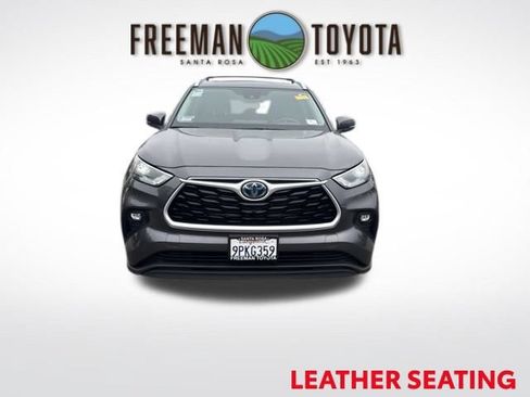 Certified 2024 Toyota Highlander XLE AWD/4WD image 3