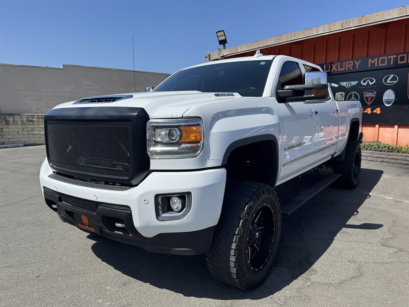 Used 2019 GMC Sierra 2500 Denali w/ Duramax Plus Package AWD/4WD image 10