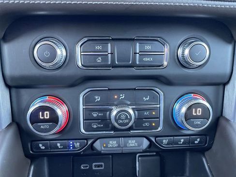 Used 2022 GMC Yukon XL SLT w/ SLT Luxury Package AWD/4WD image 34