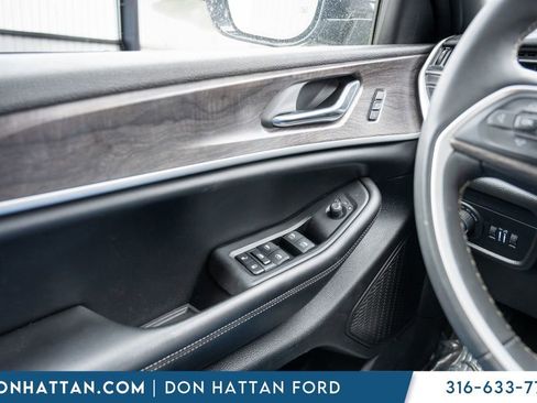 Used 2024 Jeep Grand Cherokee L Limited w/ Luxury Tech Group II AWD/4WD image 16