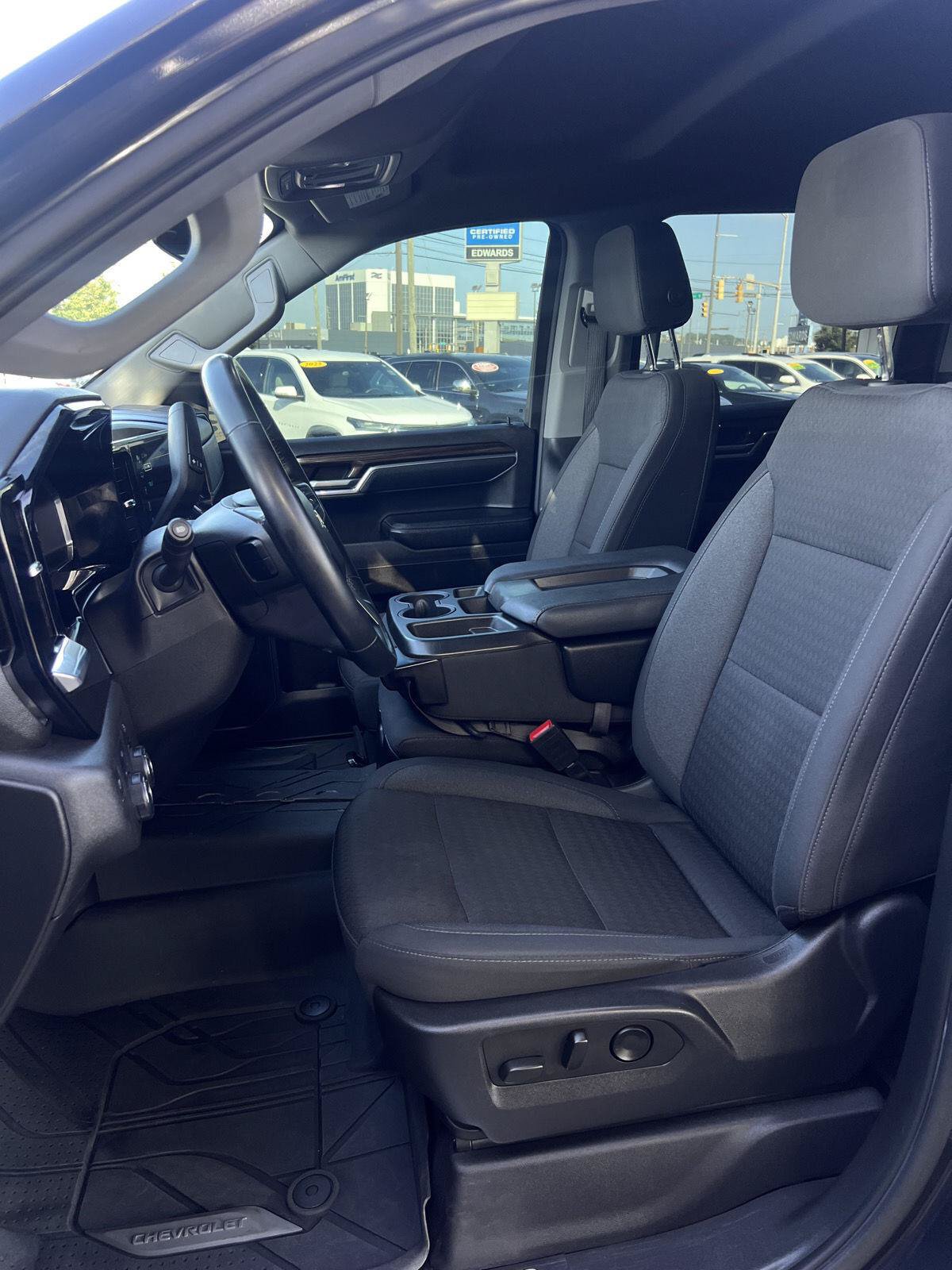 Used 2023 Chevrolet Silverado 1500 LT w/ Protection Package AWD/4WD image 4