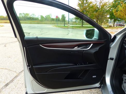 Used 2017 Cadillac XTS Luxury FWD image 19