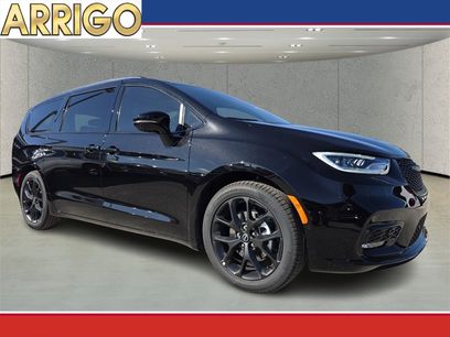 New 2026 Chrysler Pacifica Limited w/ S Appearance Package