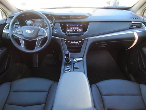 New 2025 Cadillac XT5 Luxury image 11