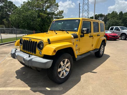 Used 2015 Jeep Wrangler Unlimited Sahara w/ Max Tow Package AWD/4WD image 3