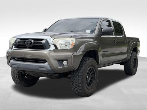 Used 2015 Toyota Tacoma 4x4 Double Cab w/ TRD Off-Road Package image 3
