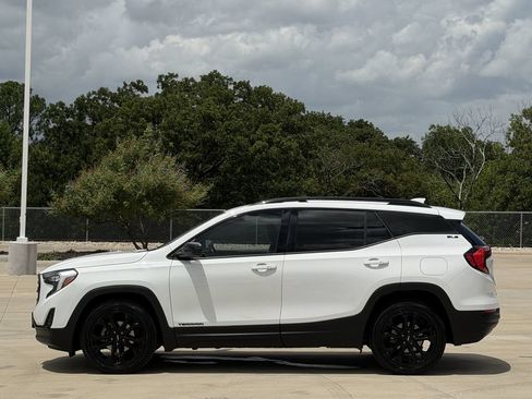 Used 2019 GMC Terrain SLE w/ Driver Convenience Package FWD image 3