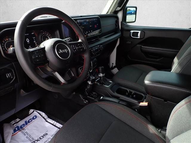 Used 2024 Jeep Gladiator Rubicon w/ Technology Group AWD/4WD image 10