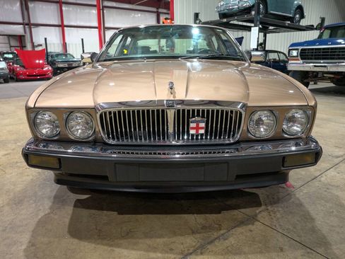 Used 1988 Jaguar XJ Vanden Plas RWD image 13