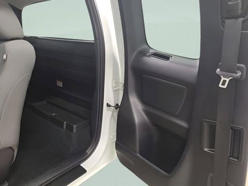 Used 2016 Toyota Tacoma SR RWD image 18