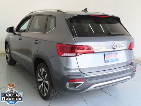 Used 2024 Volkswagen Taos SE image 7