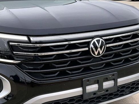 Used 2024 Volkswagen Atlas Peak Edition SE image 36