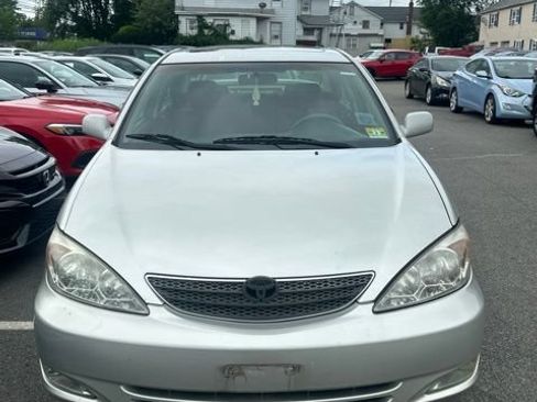 Used 2004 Toyota Camry SE FWD image 1