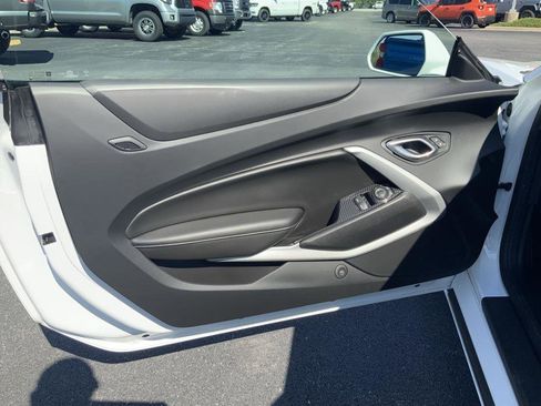 Used 2018 Chevrolet Camaro SS image 18
