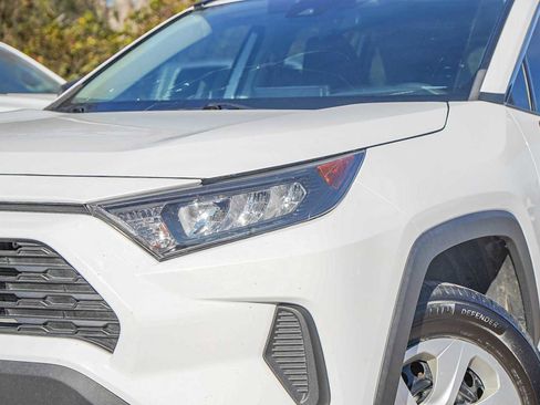 Used 2021 Toyota RAV4 LE image 3