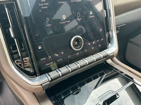 Used 2026 GMC Yukon Denali Ultimate w/ LPO, Illumination Package AWD/4WD image 14