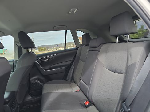 Used 2021 Toyota RAV4 XLE image 13
