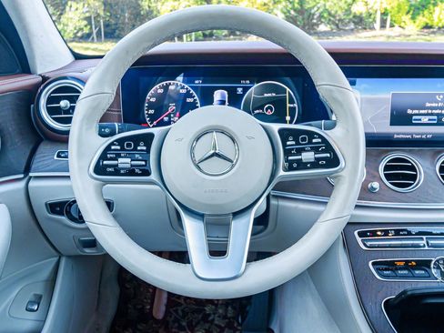 Used 2019 Mercedes-Benz E 300 image 19